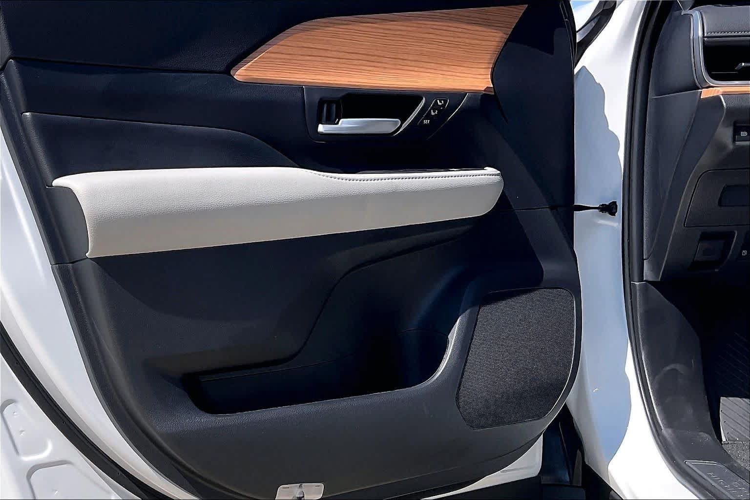 New 2026 Toyota Grand Highlander FWD image 10