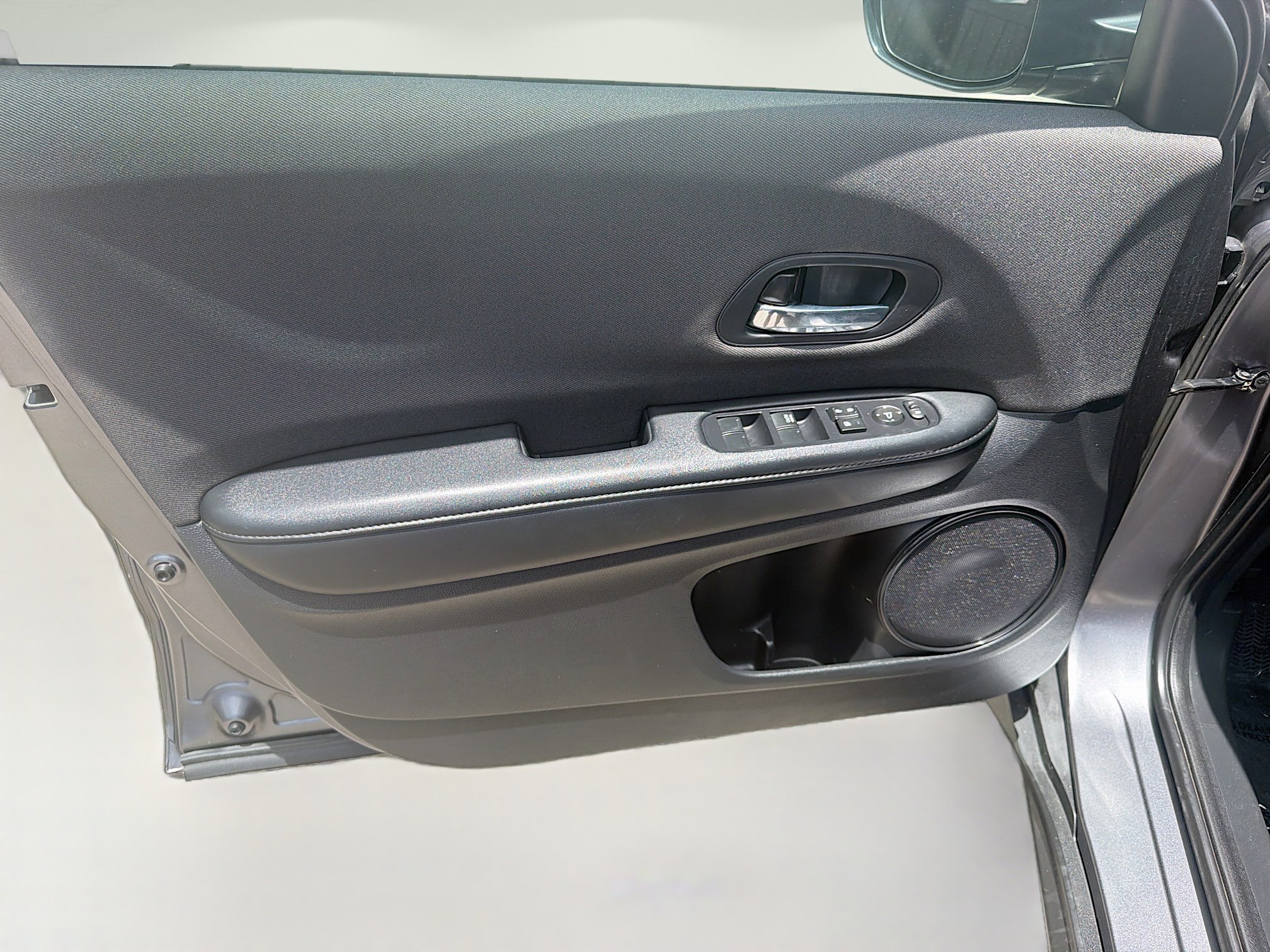 Used 2021 Honda HR-V LX image 17