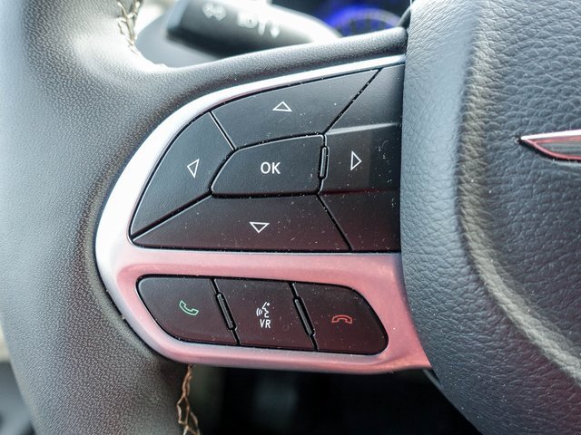 Used 2023 Chrysler Pacifica Touring-L image 27