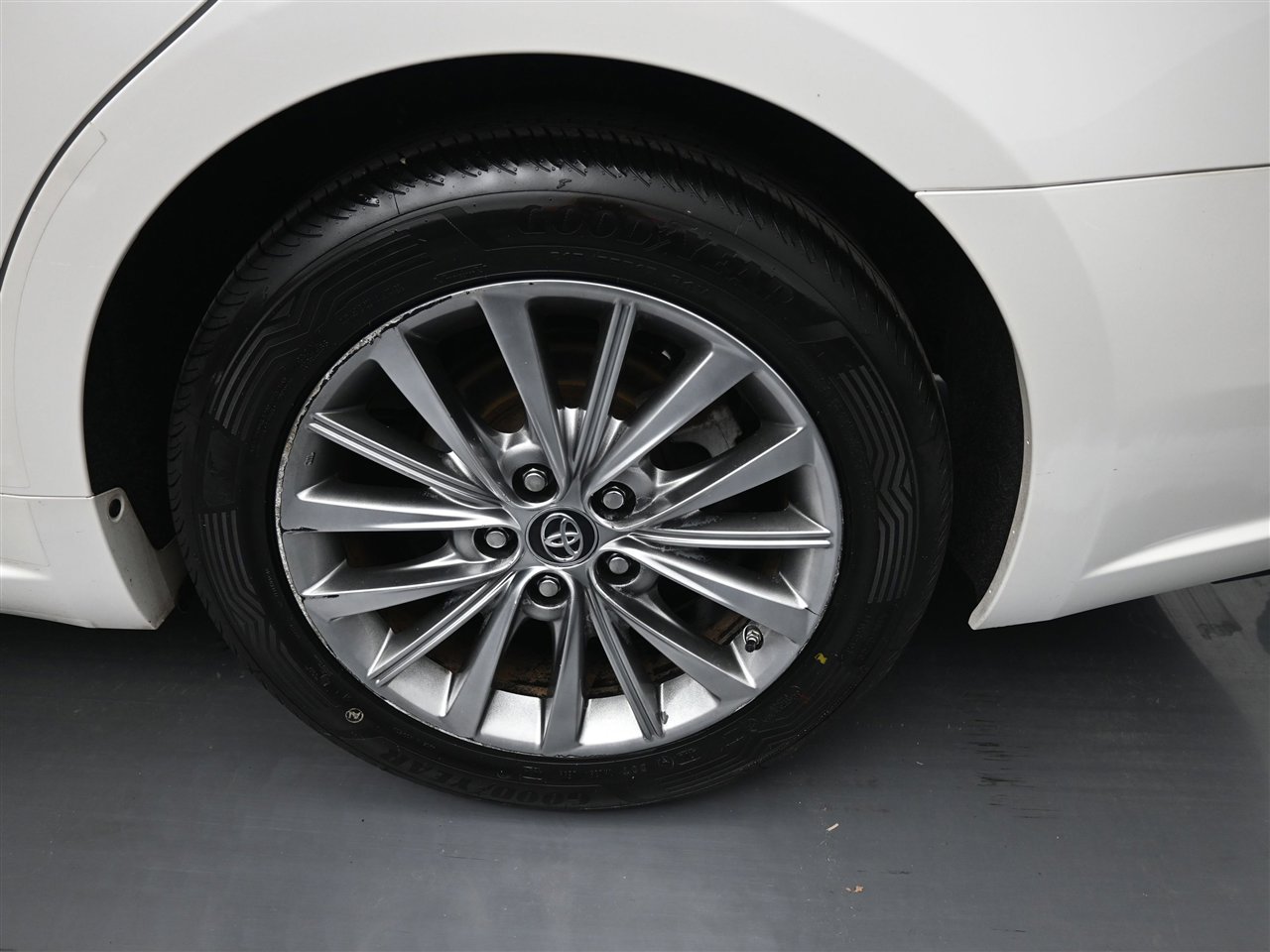 Used 2016 Toyota Avalon Limited image 19