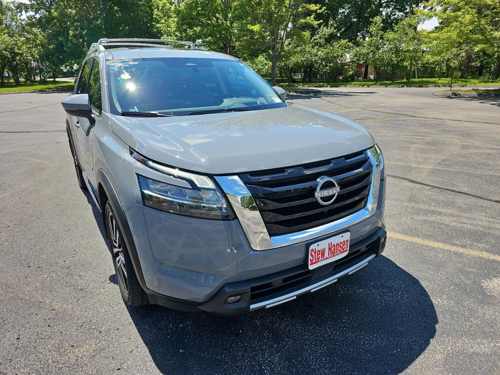 Used 2024 Nissan Pathfinder Platinum AWD/4WD image 8