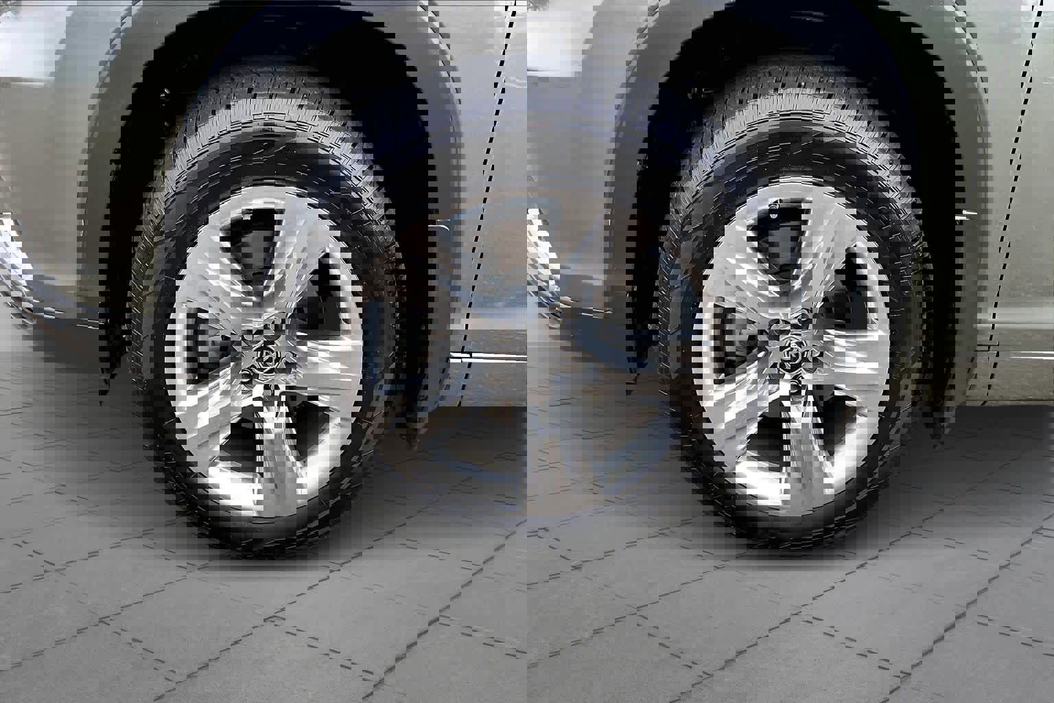 Certified 2016 Toyota Highlander Limited Platinum image 10