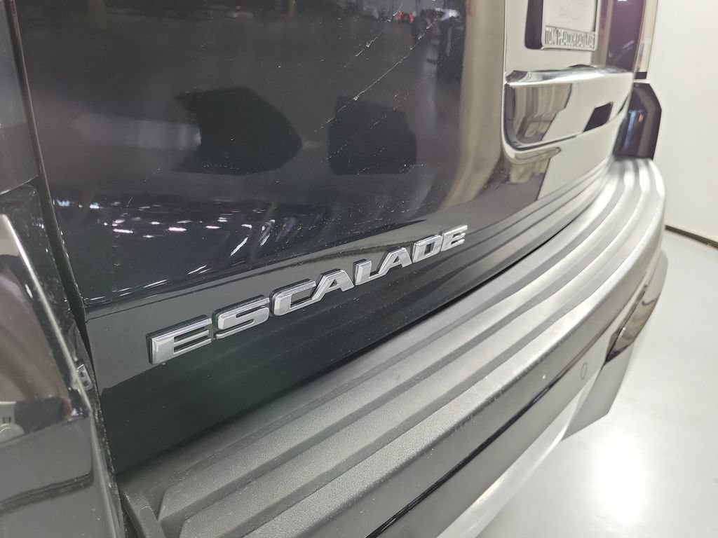 Used 2017 Cadillac Escalade Premium Luxury RWD image 5