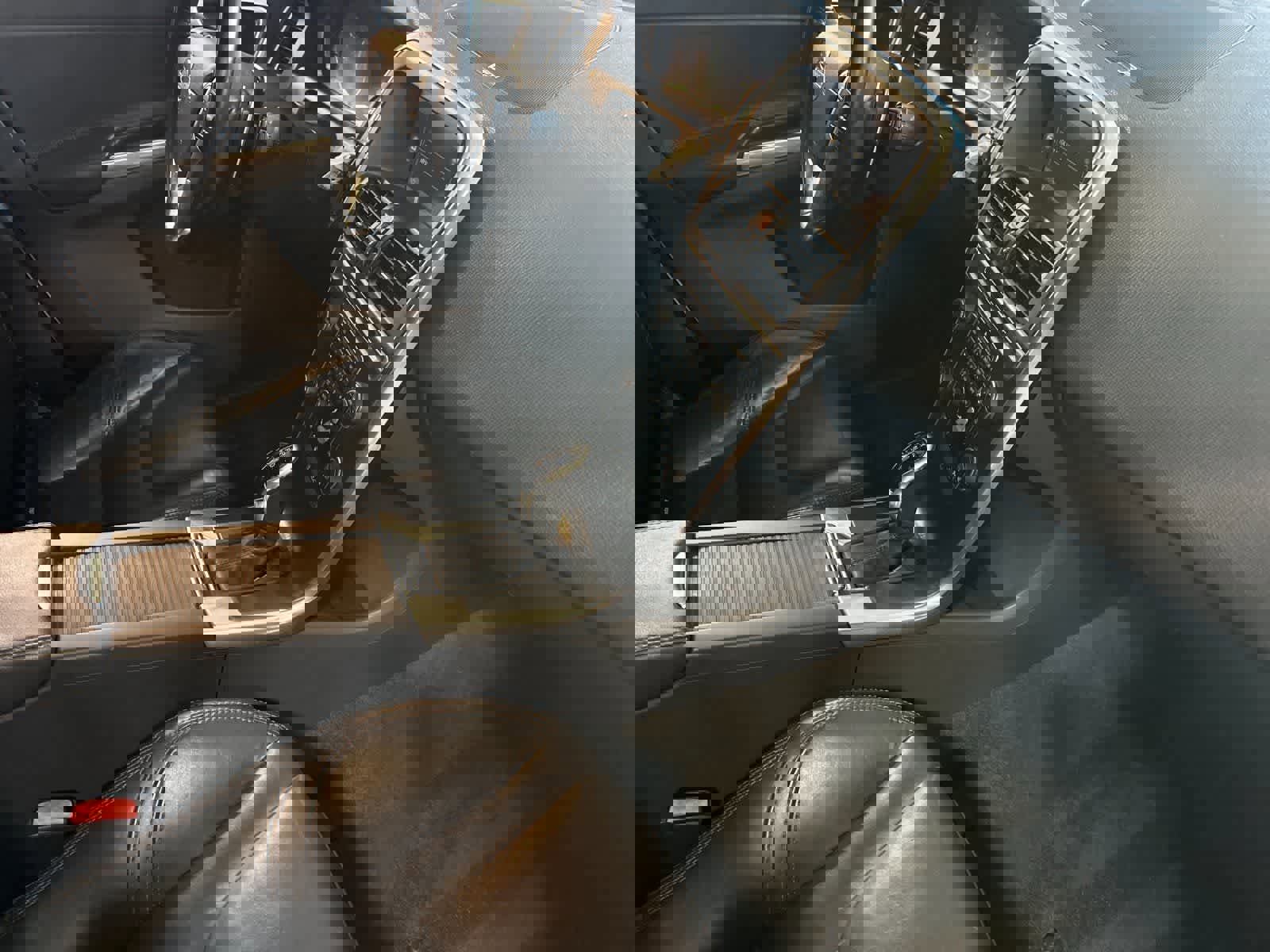 Used 2015 Volvo XC60 T6 Platinum image 17