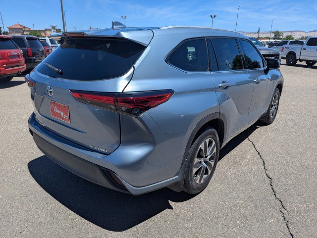 Used 2022 Toyota Highlander XLE AWD/4WD image 5