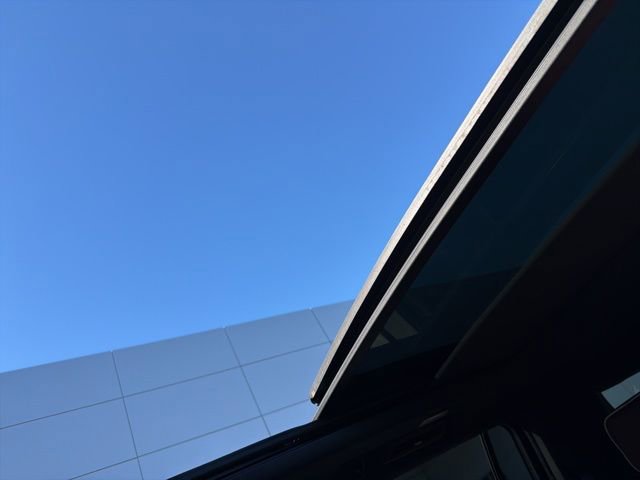 Used 2024 GMC Yukon XL Denali Ultimate image 11