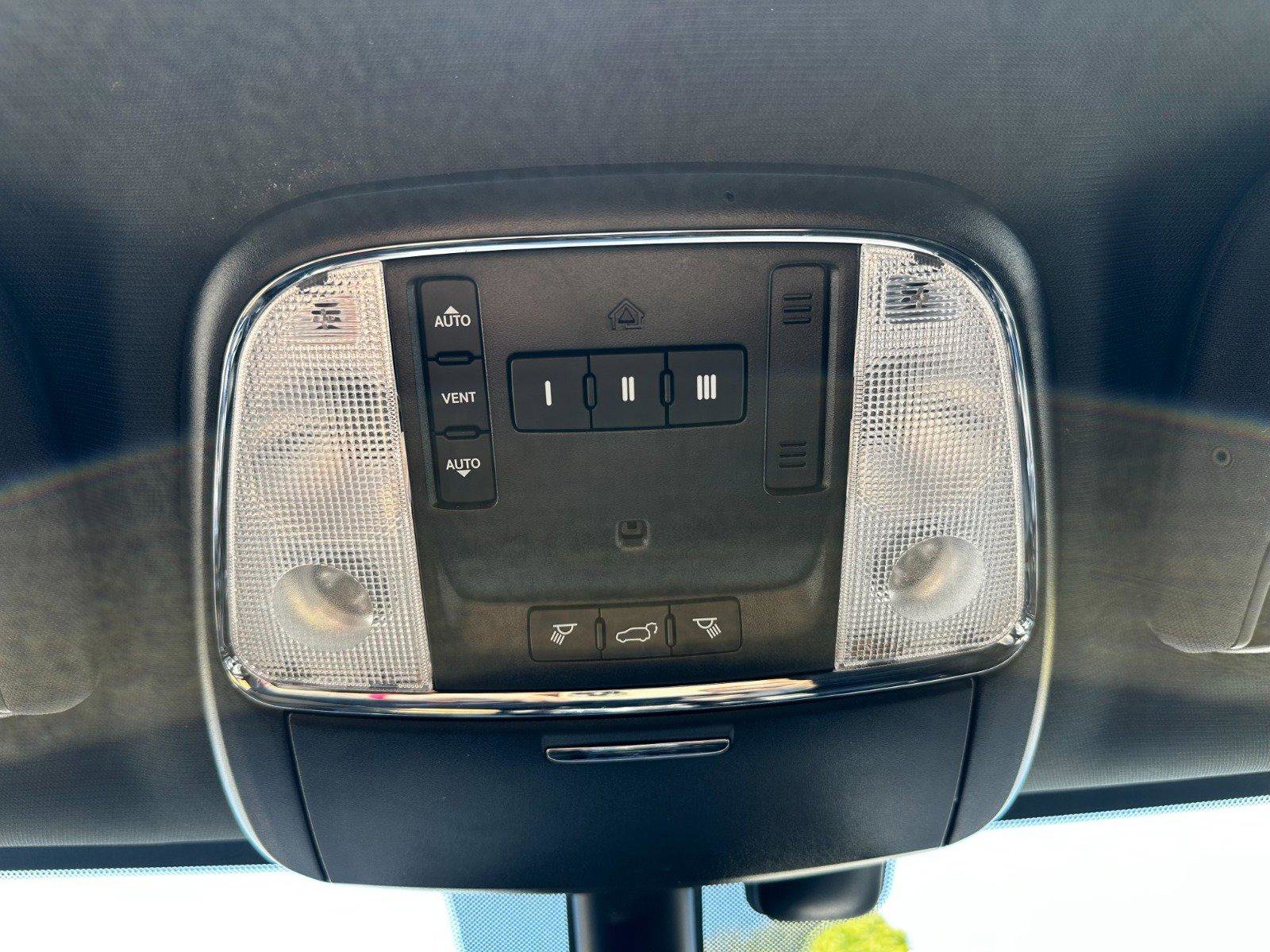 Used 2019 Jeep Grand Cherokee Limited image 16