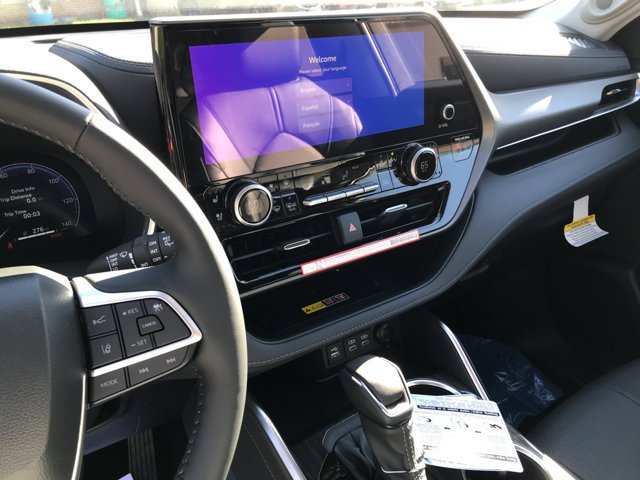 New 2026 Toyota Highlander Limited AWD/4WD image 16