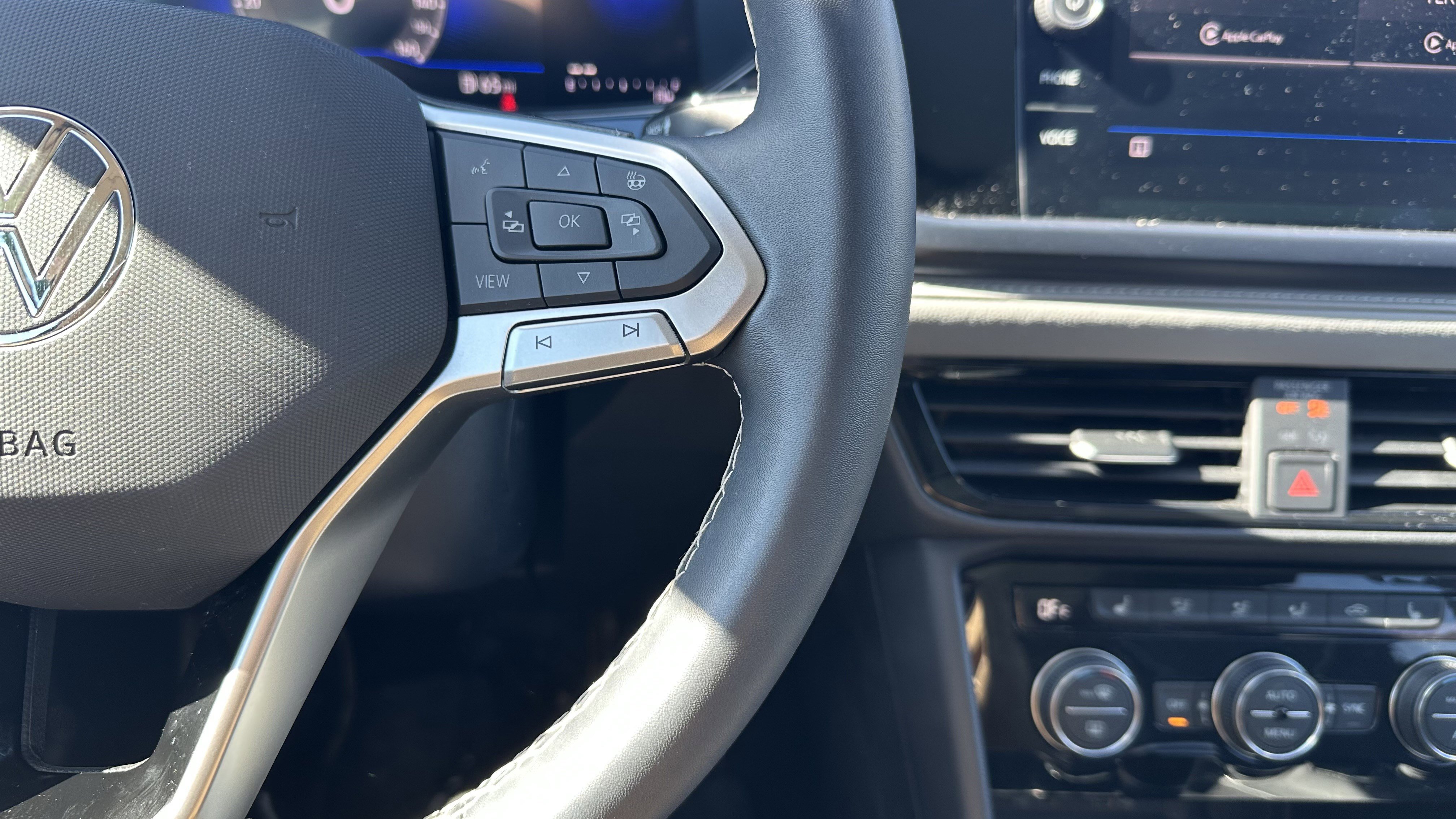 Used 2024 Volkswagen Taos SE w/ Panoramic Sunroof Package image 21