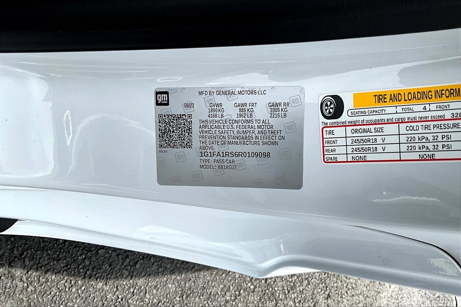 Used 2024 Chevrolet Camaro LT RWD image 17