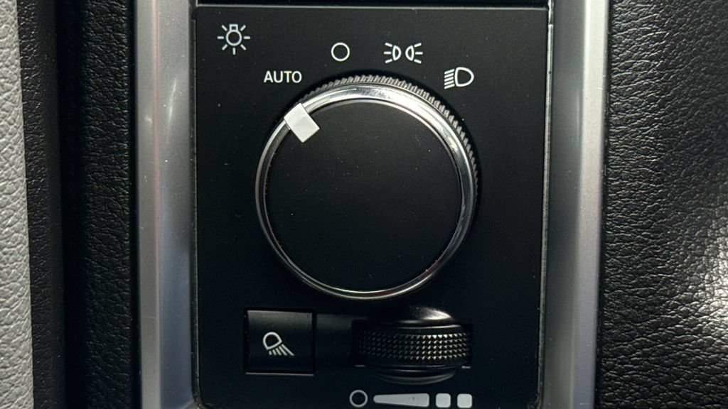 Used 2019 RAM 1500 Classic SLT w/ Luxury Group AWD/4WD image 25