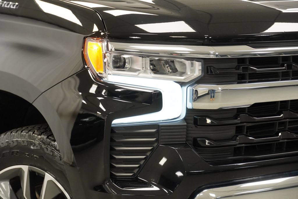 Used 2024 Chevrolet Silverado 1500 LT AWD/4WD image 32
