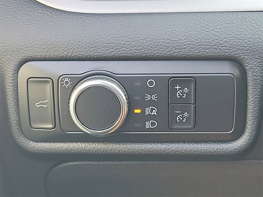 Used 2023 Ford Explorer XLT image 13