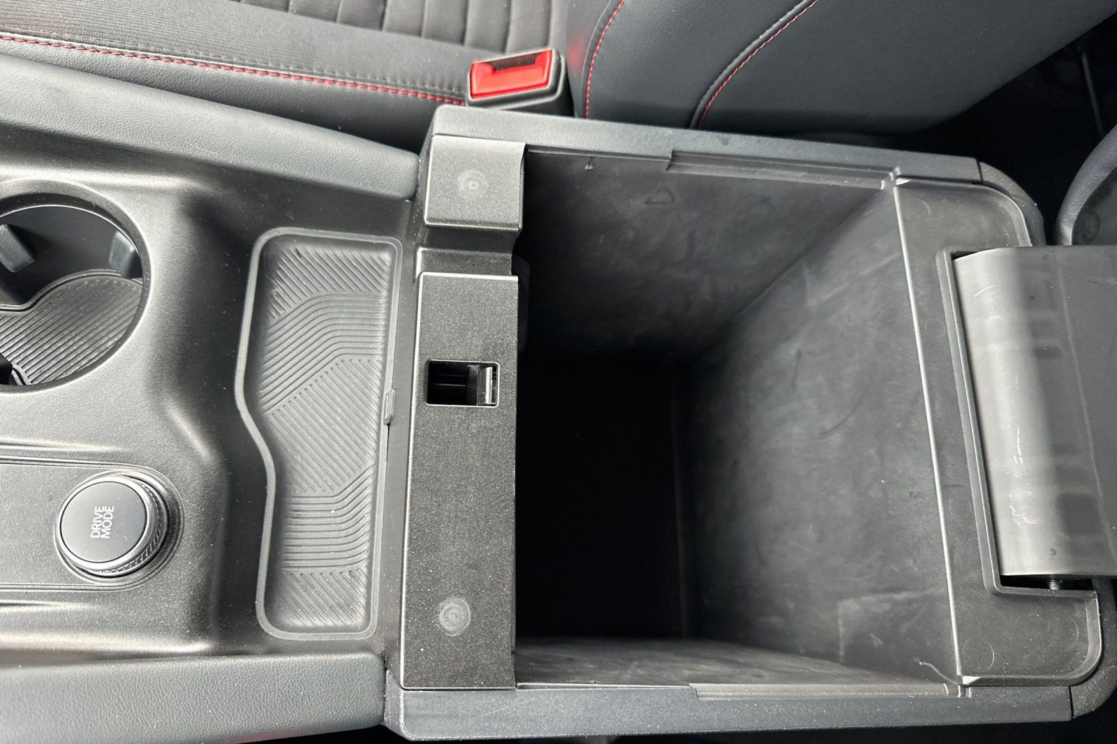 Used 2025 Ford Explorer ST-Line w/ ST-Line Street Pack image 34