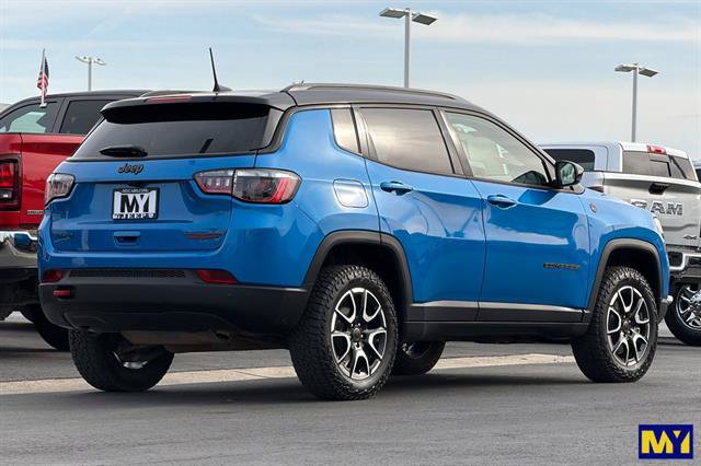 Used 2026 Jeep Compass Trailhawk w/ Sun, Sound & Navigation Group AWD/4WD image 4