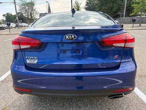 Used 2017 Kia Forte S image 4
