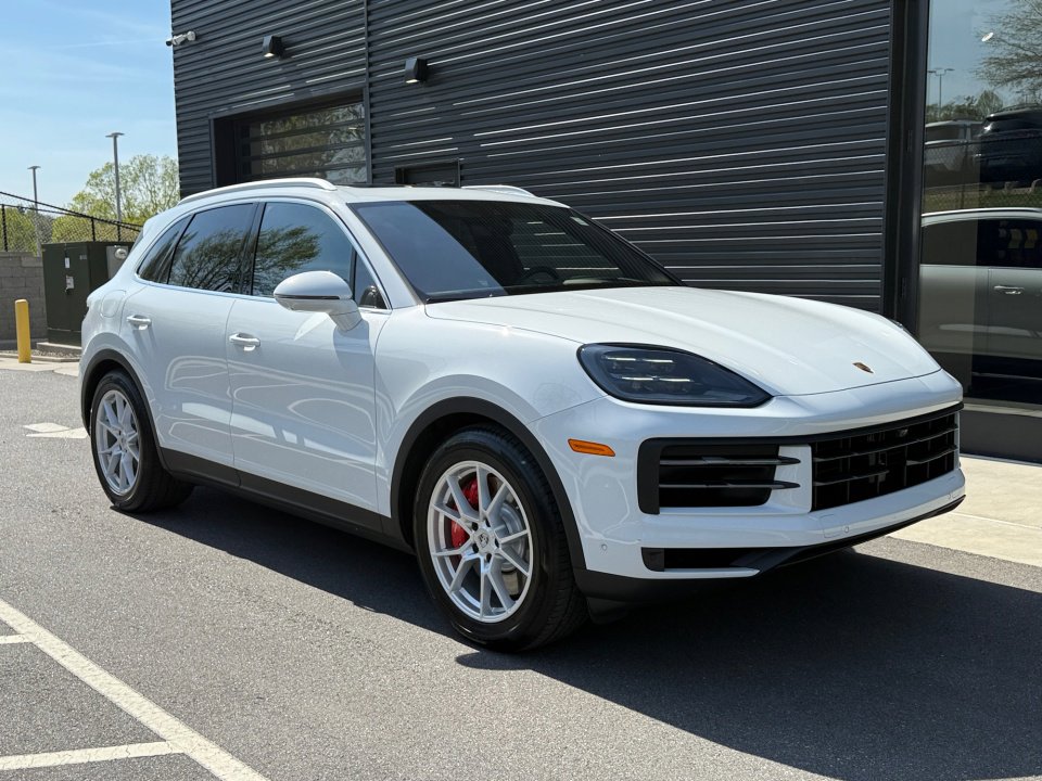Certified 2025 Porsche Cayenne S image 9