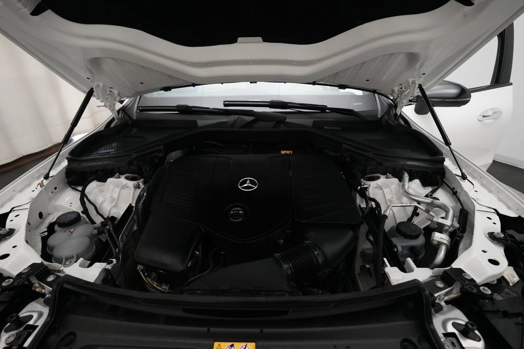 Used 2025 Mercedes-Benz GLC 300 4MATIC image 3