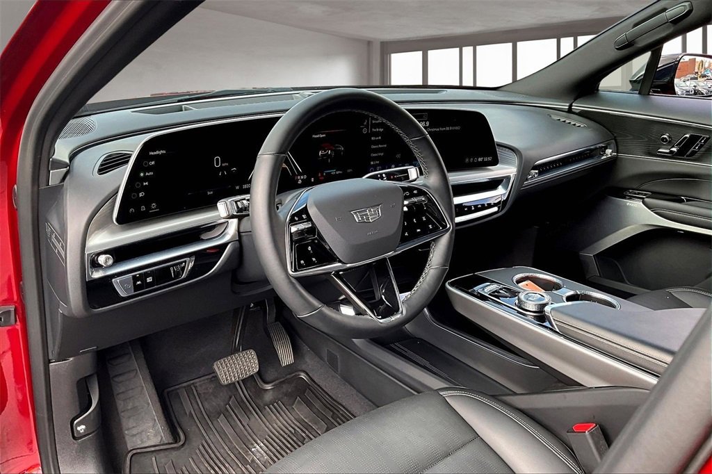 Used 2024 Cadillac Lyriq Luxury image 14