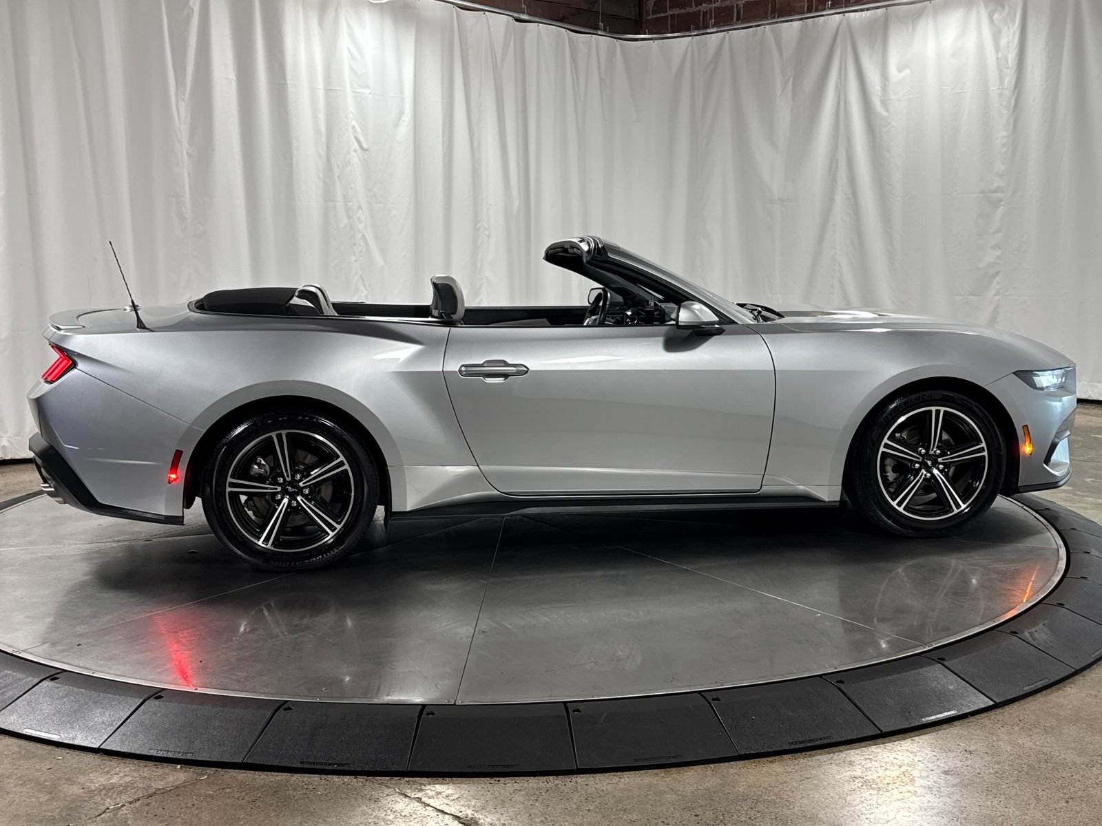 Used 2024 Ford Mustang Premium RWD image 6