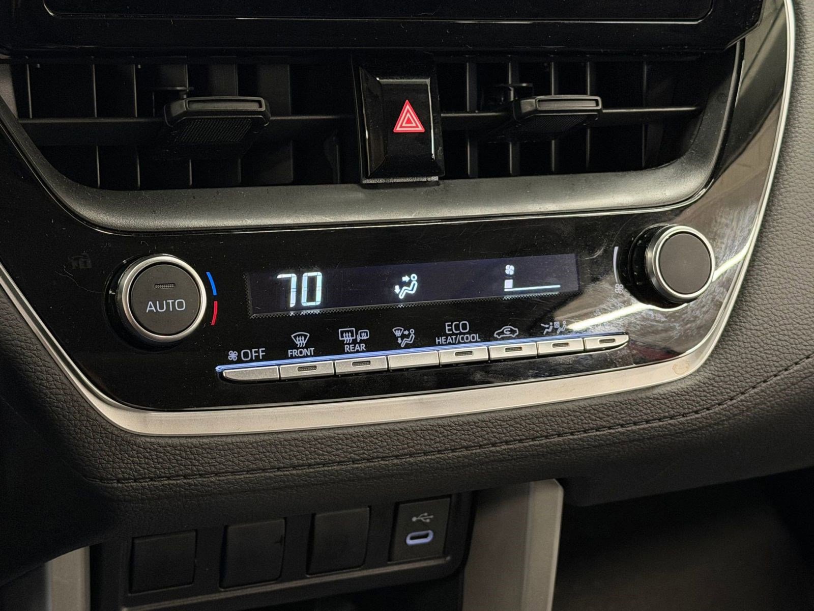 Used 2024 Toyota Corolla Cross LE w/ Moonroof Package image 25