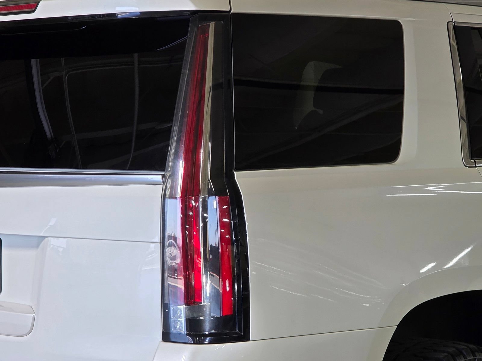 Used 2015 Cadillac Escalade Premium AWD/4WD image 12