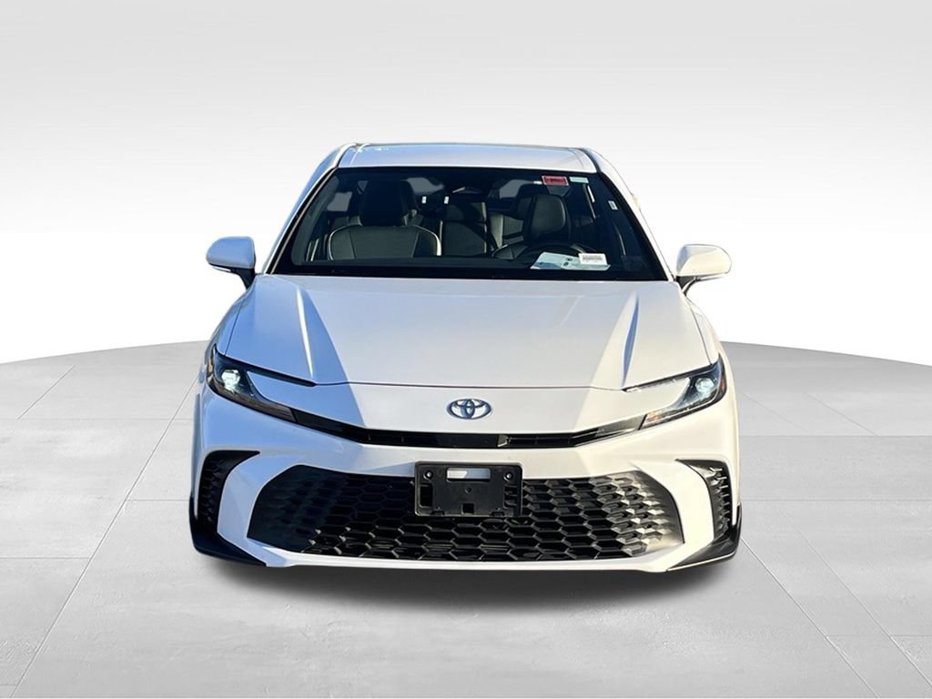 Used 2025 Toyota Camry SE FWD image 3