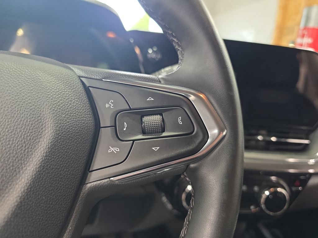 Used 2025 Chevrolet Trax ACTIV w/ Driver Confidence Package FWD image 17