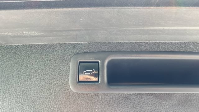 Used 2021 Toyota Highlander XLE AWD/4WD image 16