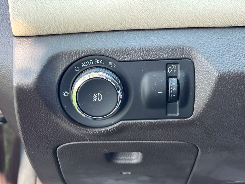 Used 2015 Chevrolet Cruze LT w/ Sun, Sound and Sport Package FWD image 19