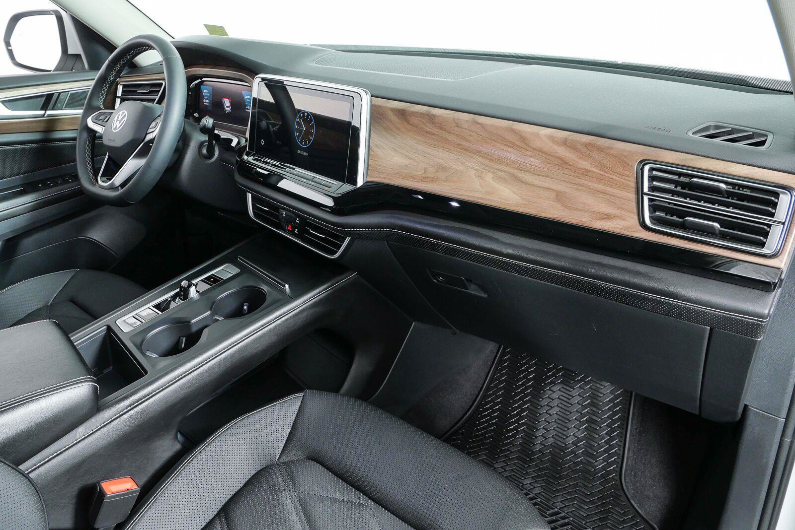 Used 2024 Volkswagen Atlas SE FWD image 22
