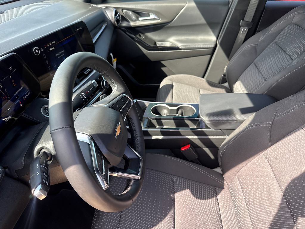 Used 2025 Chevrolet Equinox LT w/ Safety and Technology Package FWD image 18