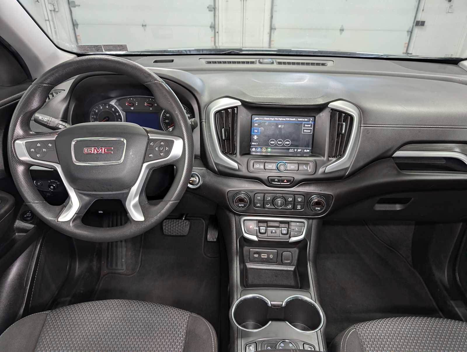Used 2022 GMC Terrain SLE w/ Driver Convenience Package image 18
