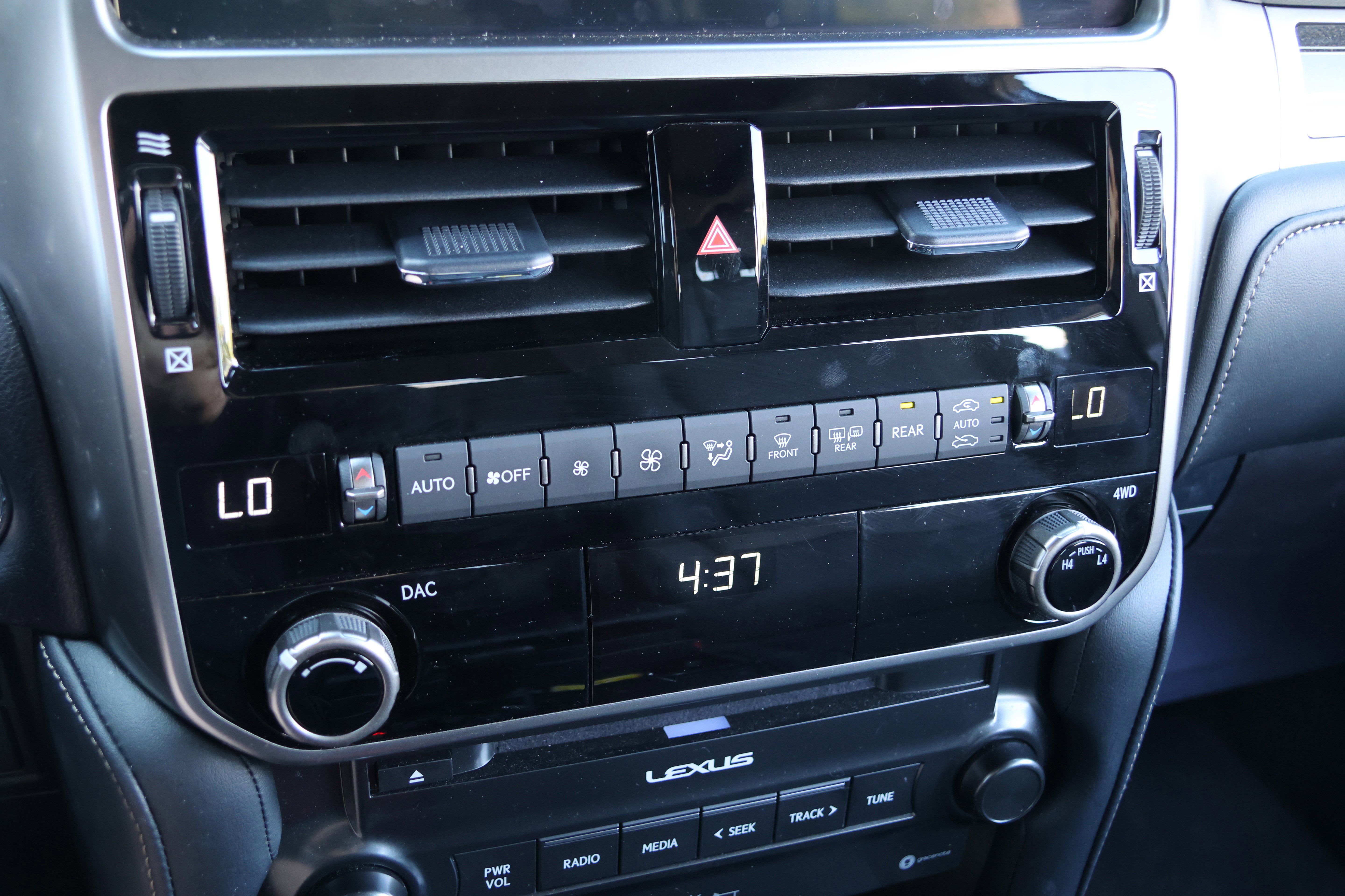 Used 2023 Lexus GX 460 Premium w/ Accessory Package AWD/4WD image 22