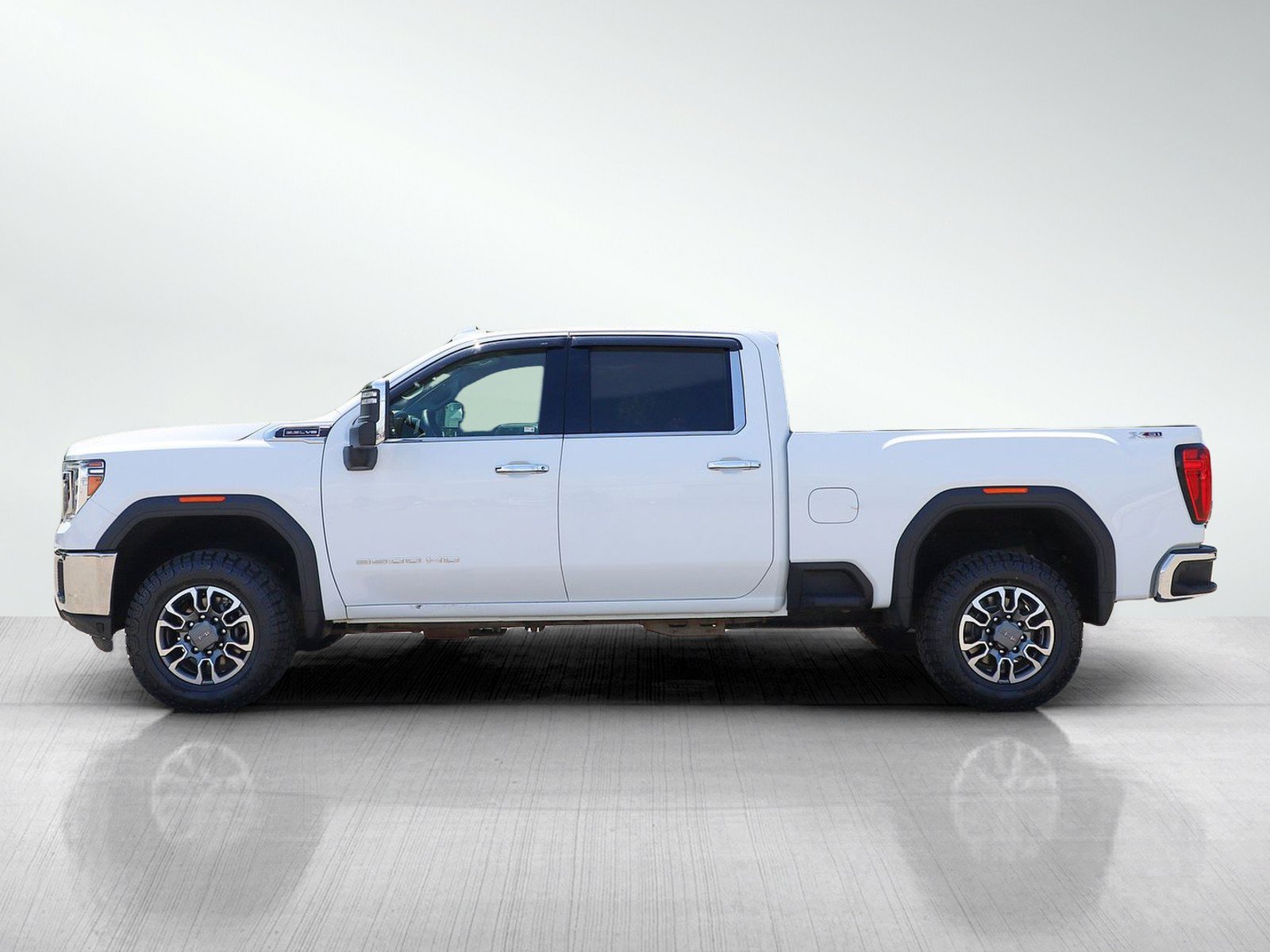 Used 2022 GMC Sierra 3500 SLT w/ X31 Off-Road Package AWD/4WD image 2