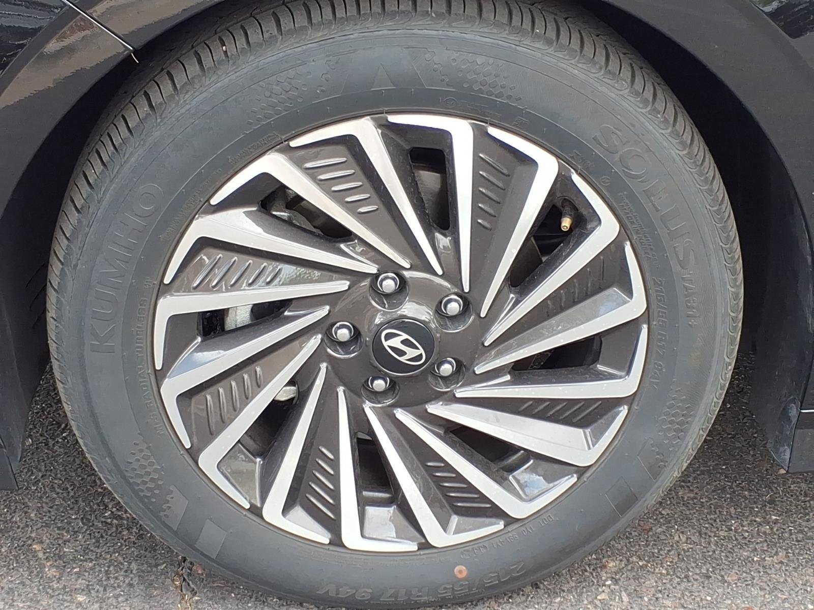 Certified 2025 Hyundai Sonata Limited FWD image 9