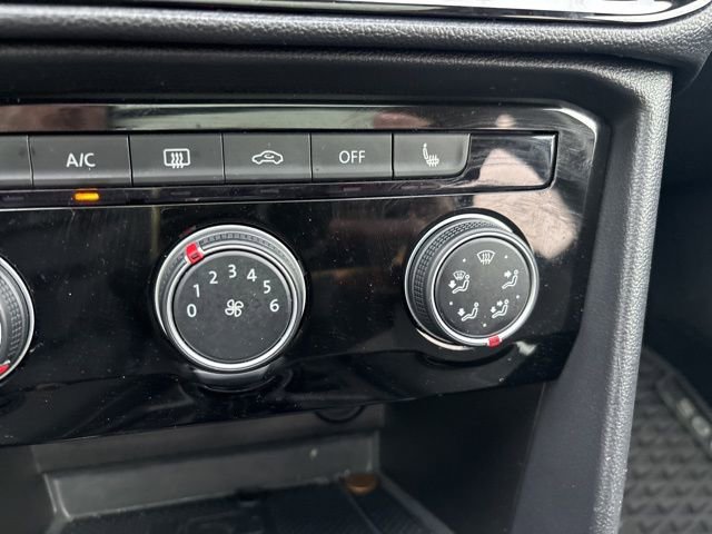 Used 2023 Volkswagen Taos SE w/ Panoramic Sunroof Package image 31