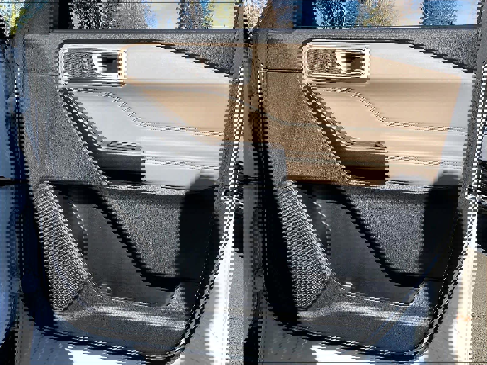 Used 2020 Ford Explorer XLT w/ Equipment Group 202A image 25