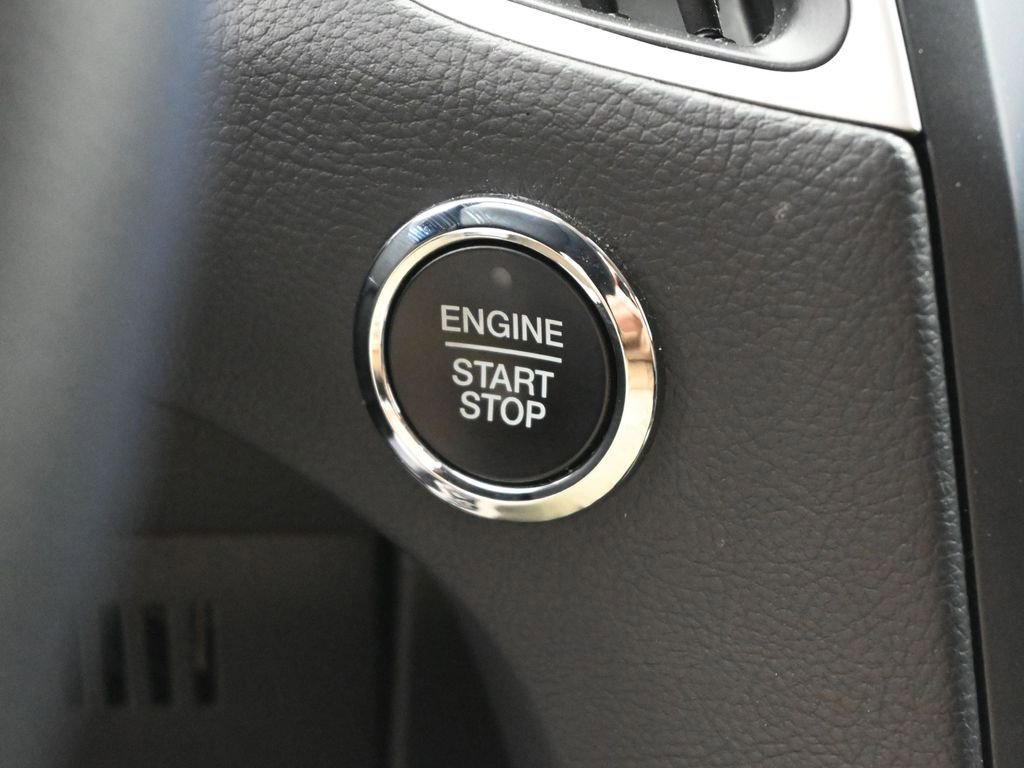 Used 2024 Ford Edge SE w/ Black Appearance Package image 19