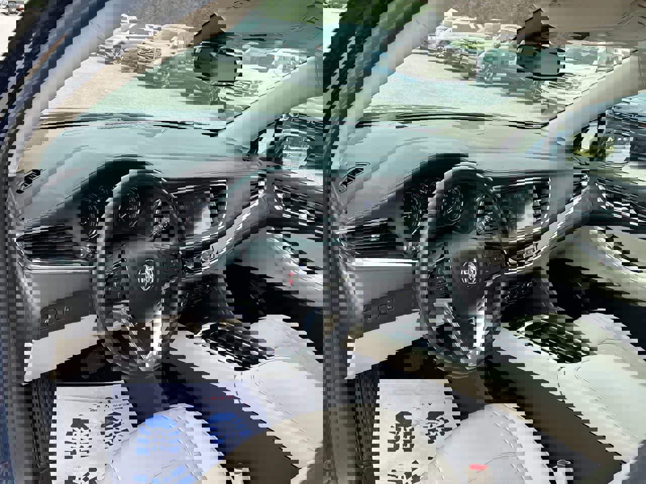 Used 2024 Buick Enclave Essence image 10