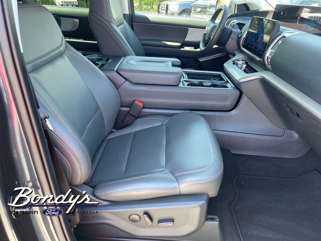 Used 2025 Ford Expedition Active image 18