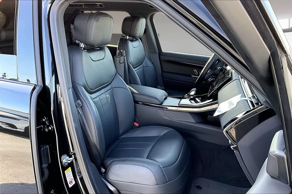 New 2026 Land Rover Range Rover Sport SE AWD/4WD image 11