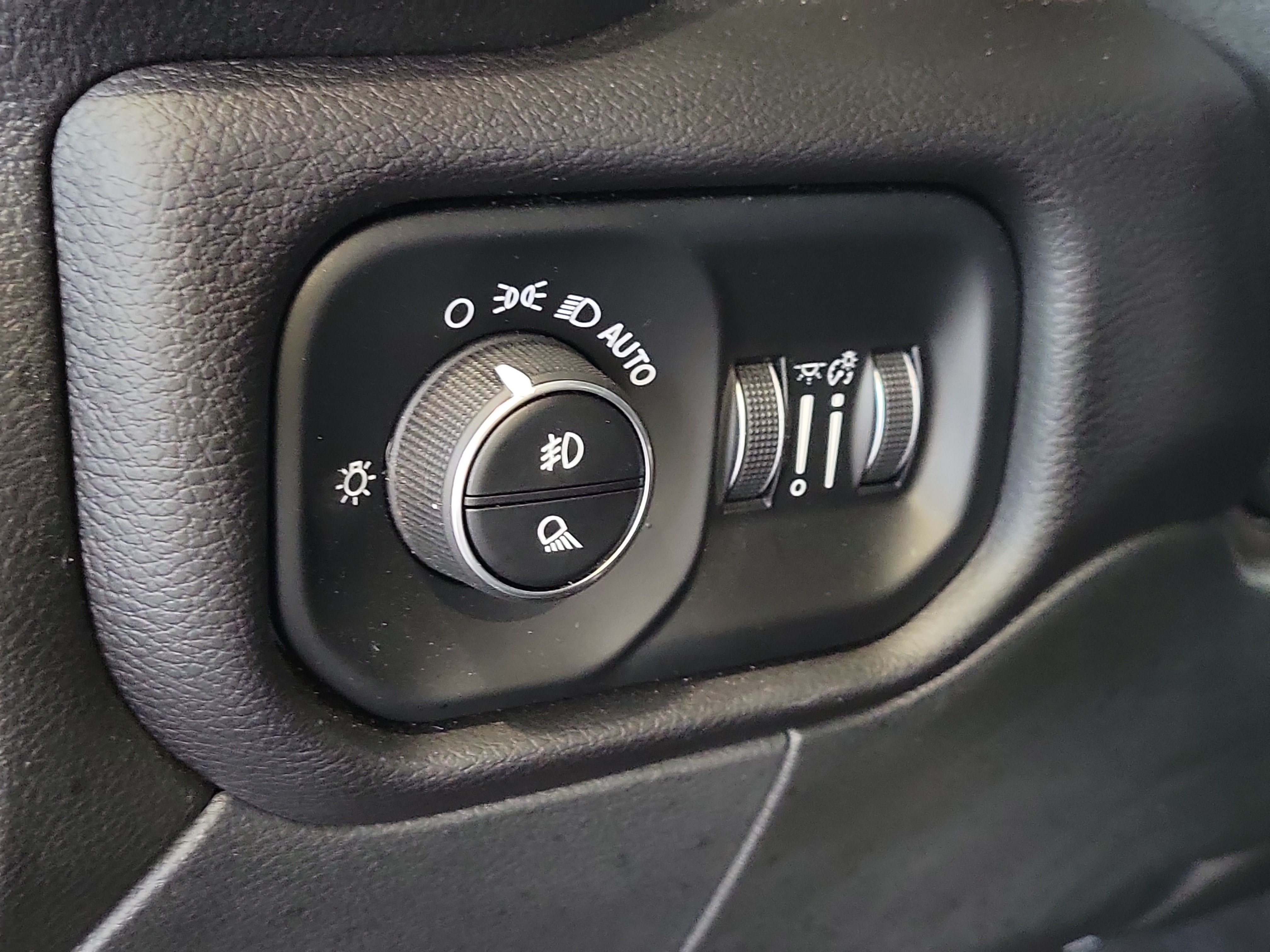Used 2025 RAM 2500 Limited AWD/4WD image 21