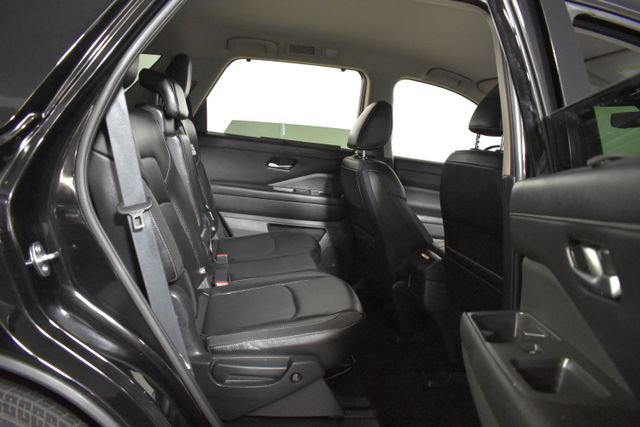 Used 2023 Nissan Pathfinder SL AWD/4WD image 36