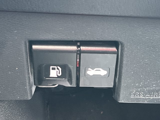 Used 2021 Nissan Versa SV FWD image 26