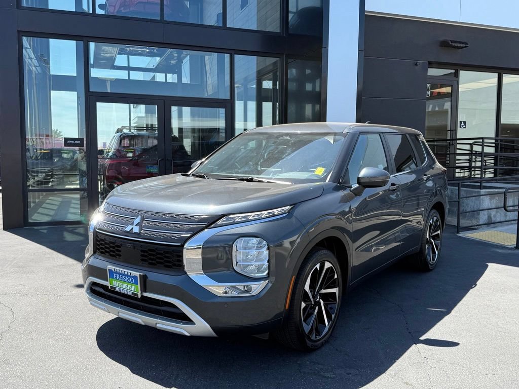 Used 2024 Mitsubishi Outlander SE