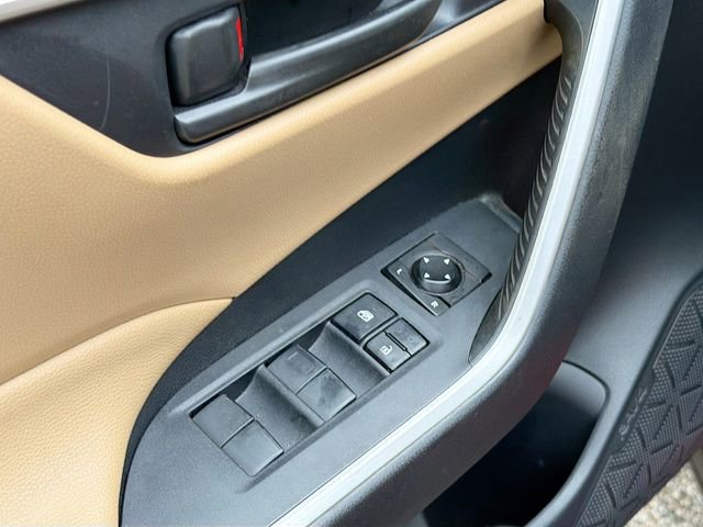 Used 2019 Toyota RAV4 LE image 17