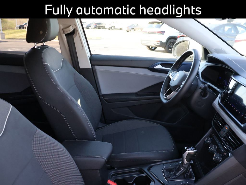 Certified 2024 Volkswagen Taos SE image 12