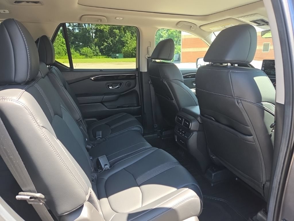 Used 2025 Honda Pilot Touring image 28