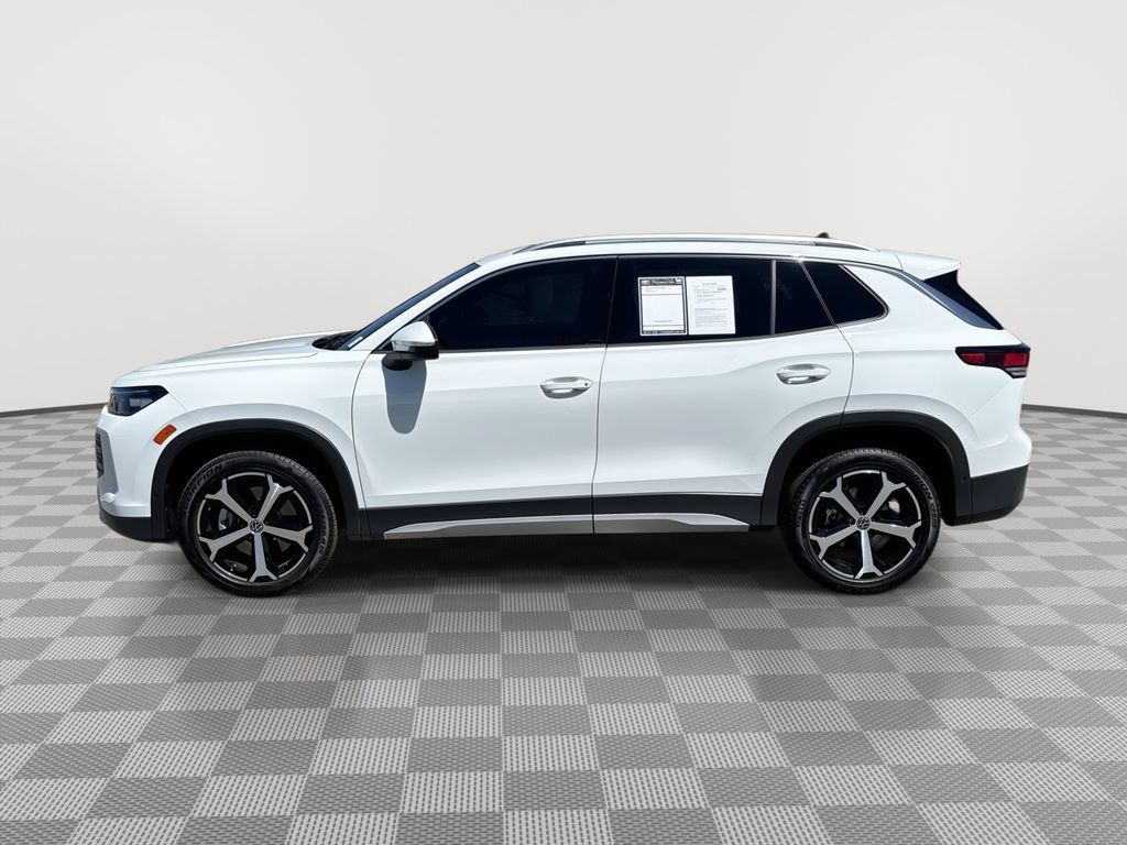 Used 2025 Volkswagen Tiguan SE AWD/4WD image 7